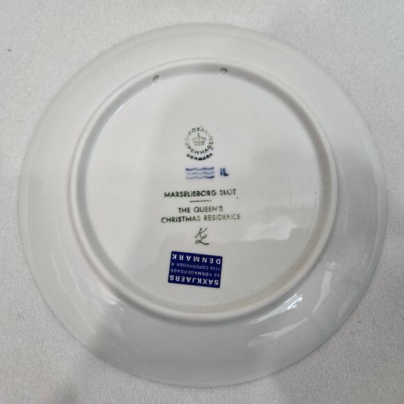 Royal Copenhagen 1975 Marselisborg Slot Queen's Christmas Plate Denmark - Vtg - Picture 3 of 10